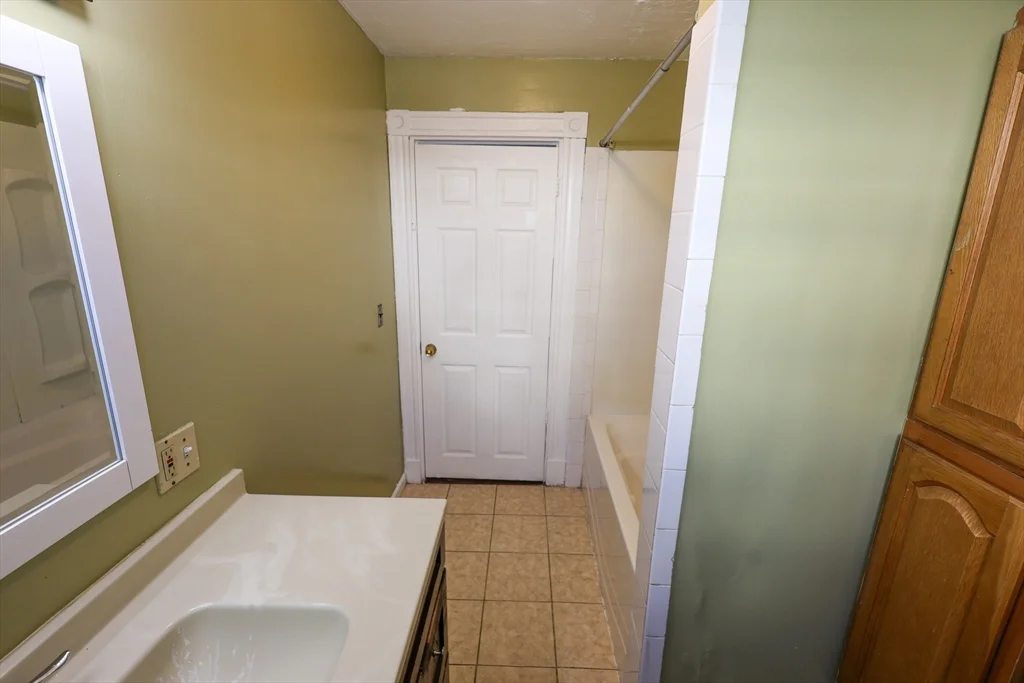 3 bed, 1 bath apartment for rent at 37 Clarkson St Unit 1, Dorchester — photo 5 of 7