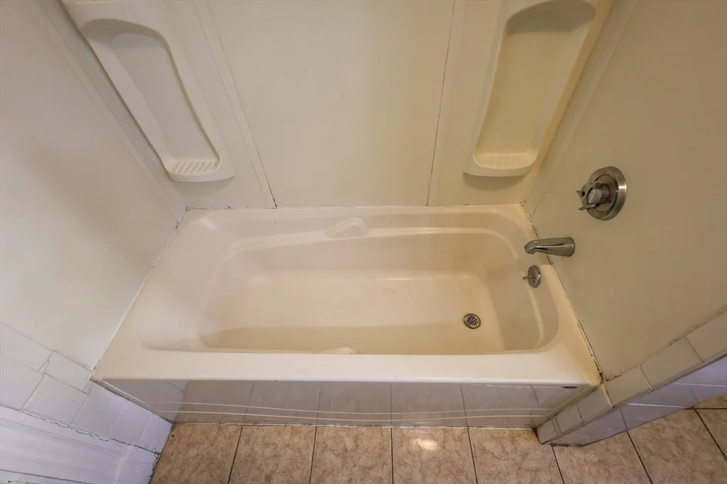 3 bed, 1 bath apartment for rent at 37 Clarkson St Unit 1, Dorchester — photo 6 of 7