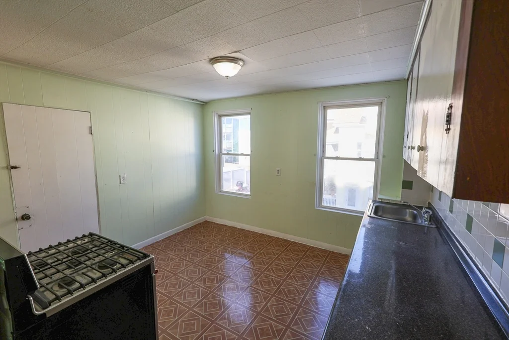 3 bed, 1 bath apartment for rent at 37 Clarkson St Unit 1, Dorchester — photo 2 of 7