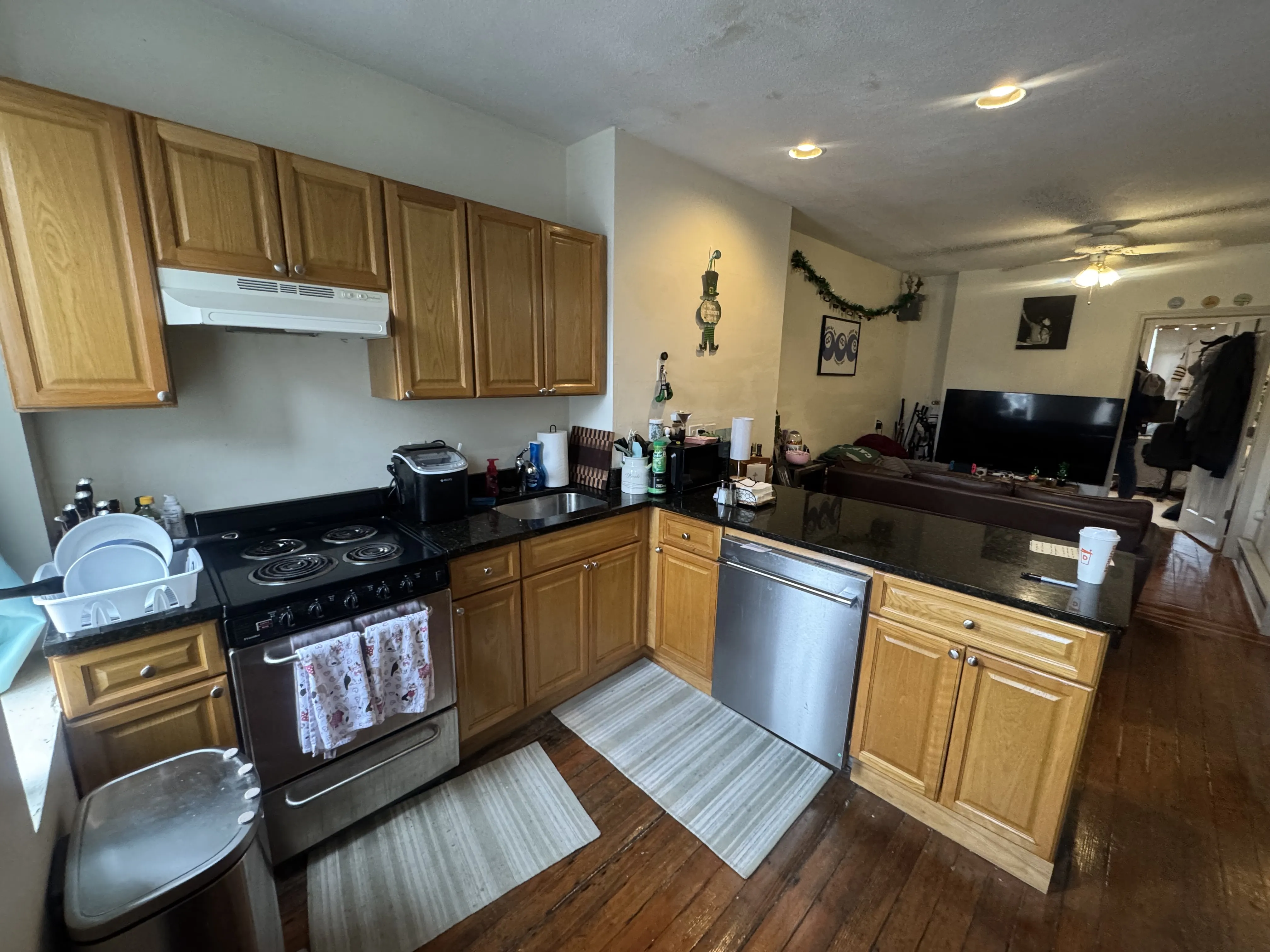 1 bed, 1 bath apartment for rent at 37 Cooper St Unit 4, North End
