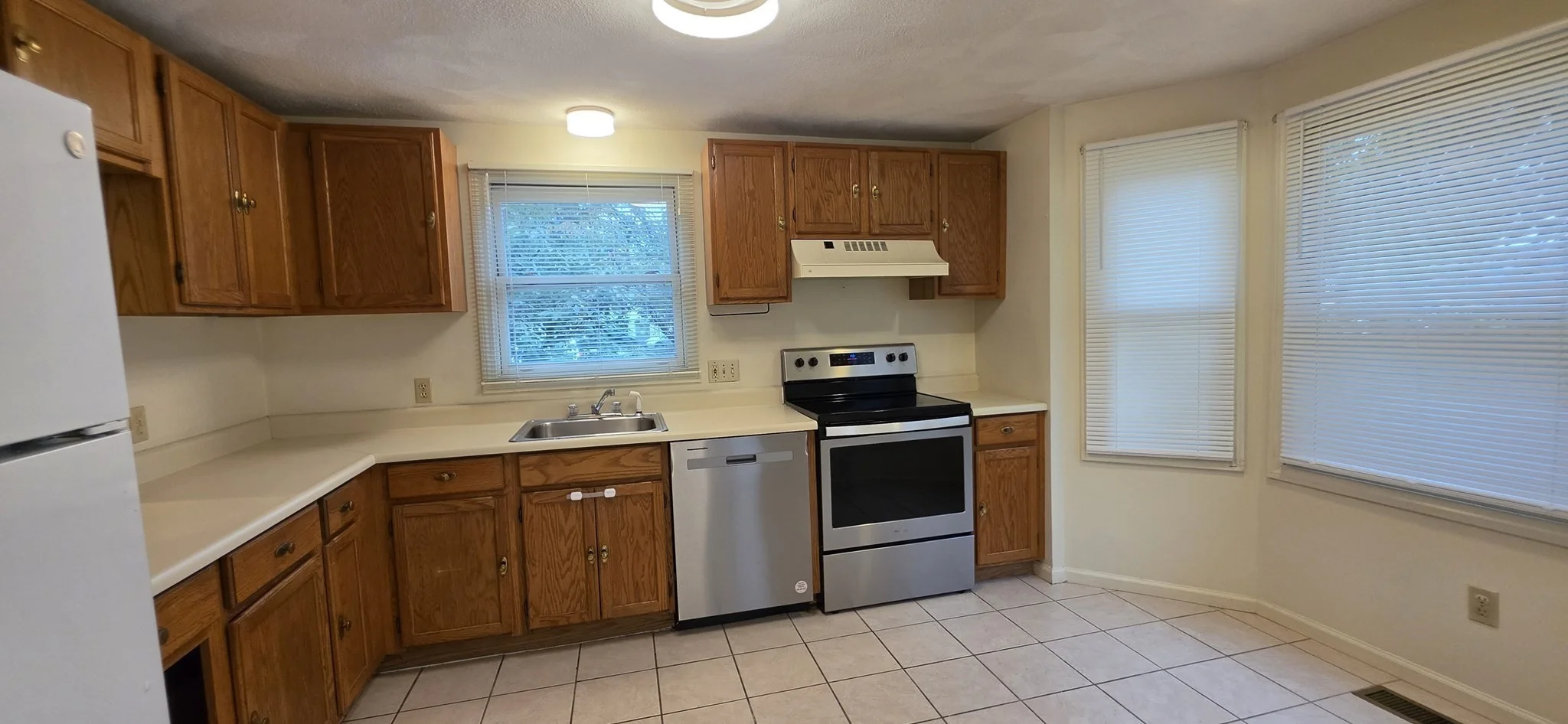 2 bed, 2 bath apartment for rent at 37 Crafts St Unit 37, Nonantum — photo 3 of 16
