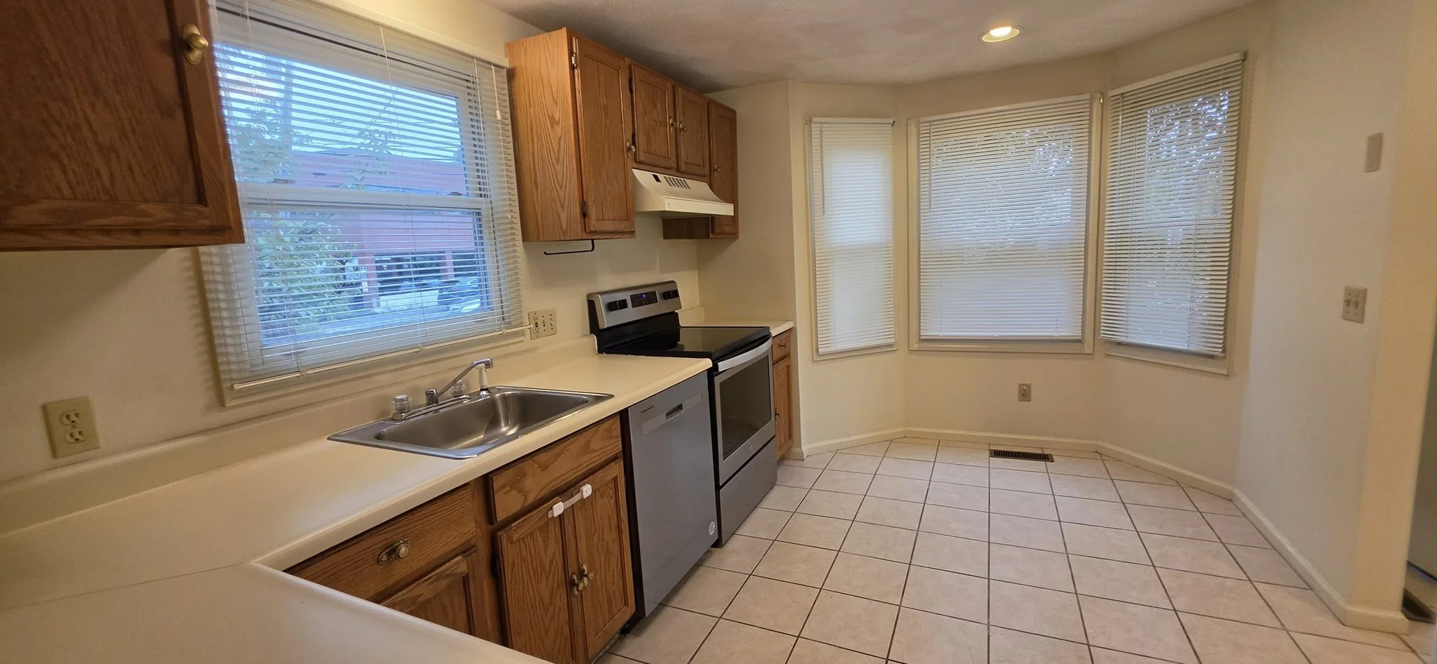 2 bed, 2 bath apartment for rent at 37 Crafts St Unit 37, Nonantum — photo 4 of 16