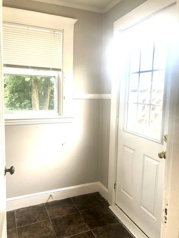 2 bed, 1 bath apartment for rent at 37 Crescent Unit 1, Swampscott — photo 6 of 29