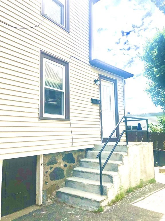 2 bed, 1 bath apartment for rent at 37 Crescent Unit 1, Swampscott — photo 4 of 29
