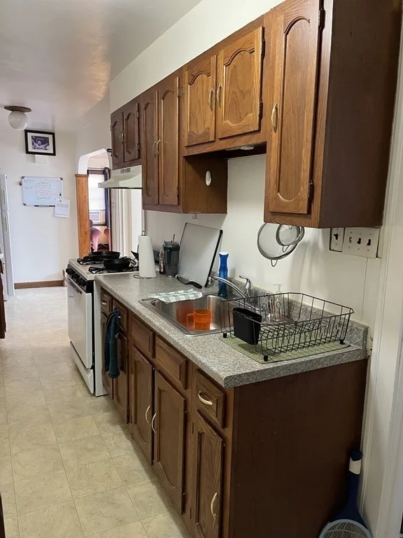 2 bed, 1 bath apartment for rent at 37 Cushing St Unit 1, Quincy — photo 2 of 9