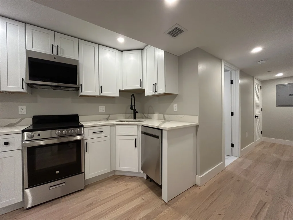 1 bed, 1 bath apartment for rent at 37 Delle Ave Unit 1, Mission Hill