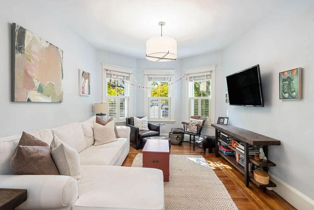 3 bed, 1 bath apartment for rent at 37 Dimick St Unit 1, Union Square — photo 2 of 17