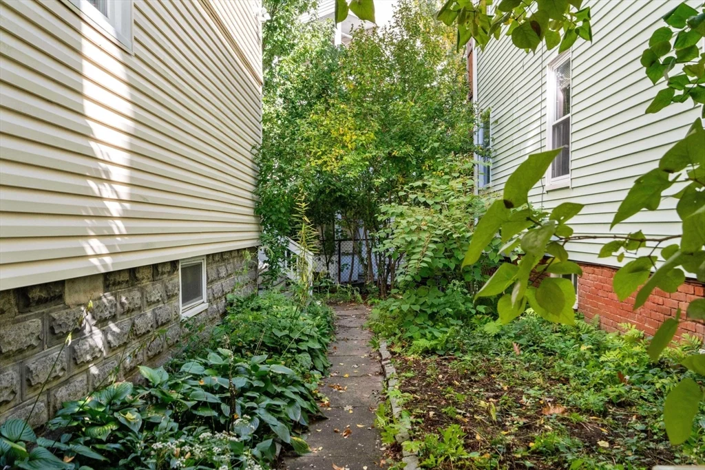 3 bed, 1 bath apartment for rent at 37 Dimick St Unit 1, Union Square — photo 15 of 17