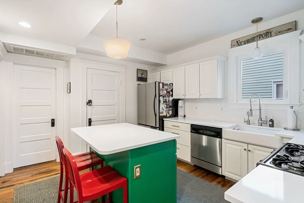 3 bed, 1 bath apartment for rent at 37 Dimick St Unit 1, Union Square — photo 7 of 17