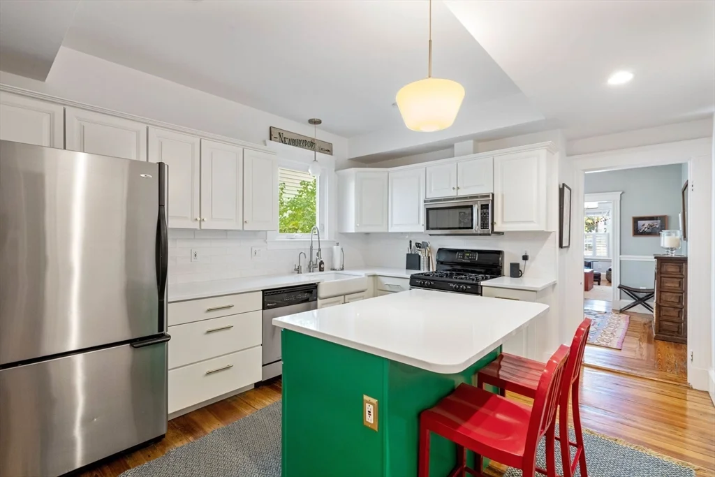 3 bed, 1 bath apartment for rent at 37 Dimick St Unit 1, Union Square — photo 6 of 17