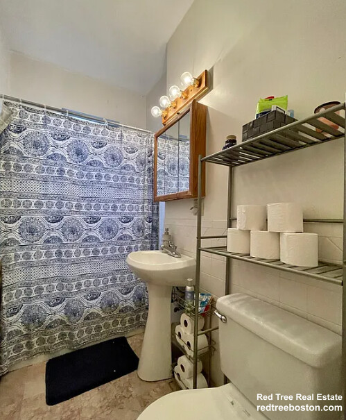 5 bed, 2 bath apartment for rent at 37 Egremont Rd Unit 3, Brighton — photo 7 of 8