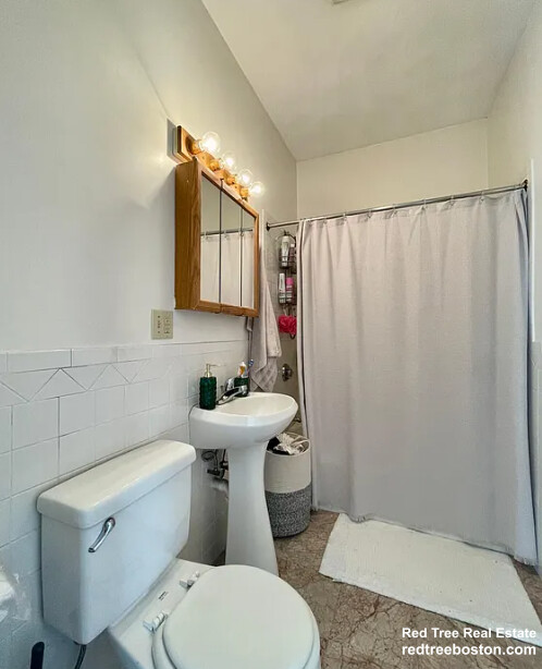 5 bed, 2 bath apartment for rent at 37 Egremont Rd Unit 3, Brighton — photo 8 of 8