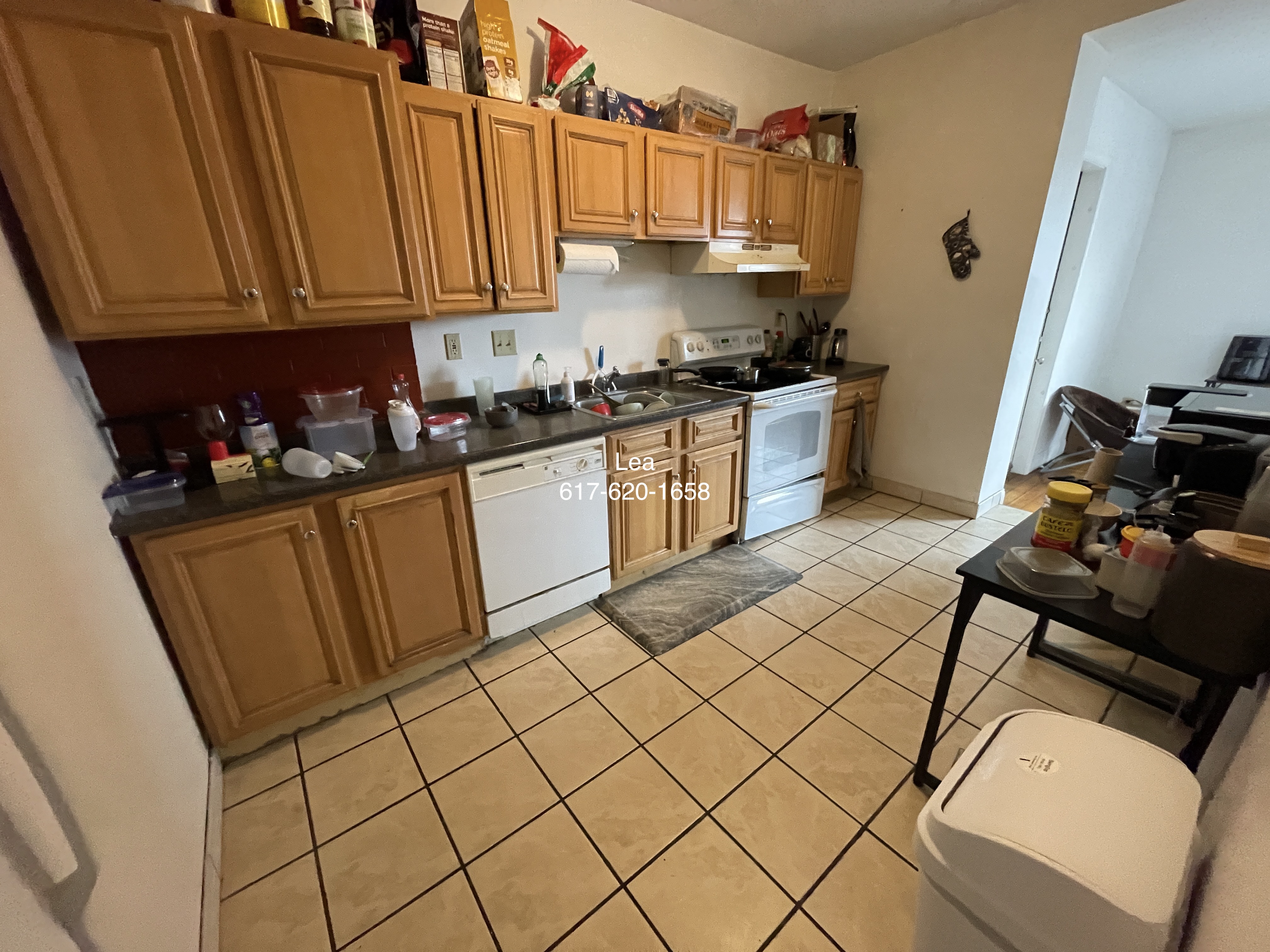5 bed, 2 bath apartment for rent at 37 Egremont Rd Unit 5, Brighton — photo 3 of 18