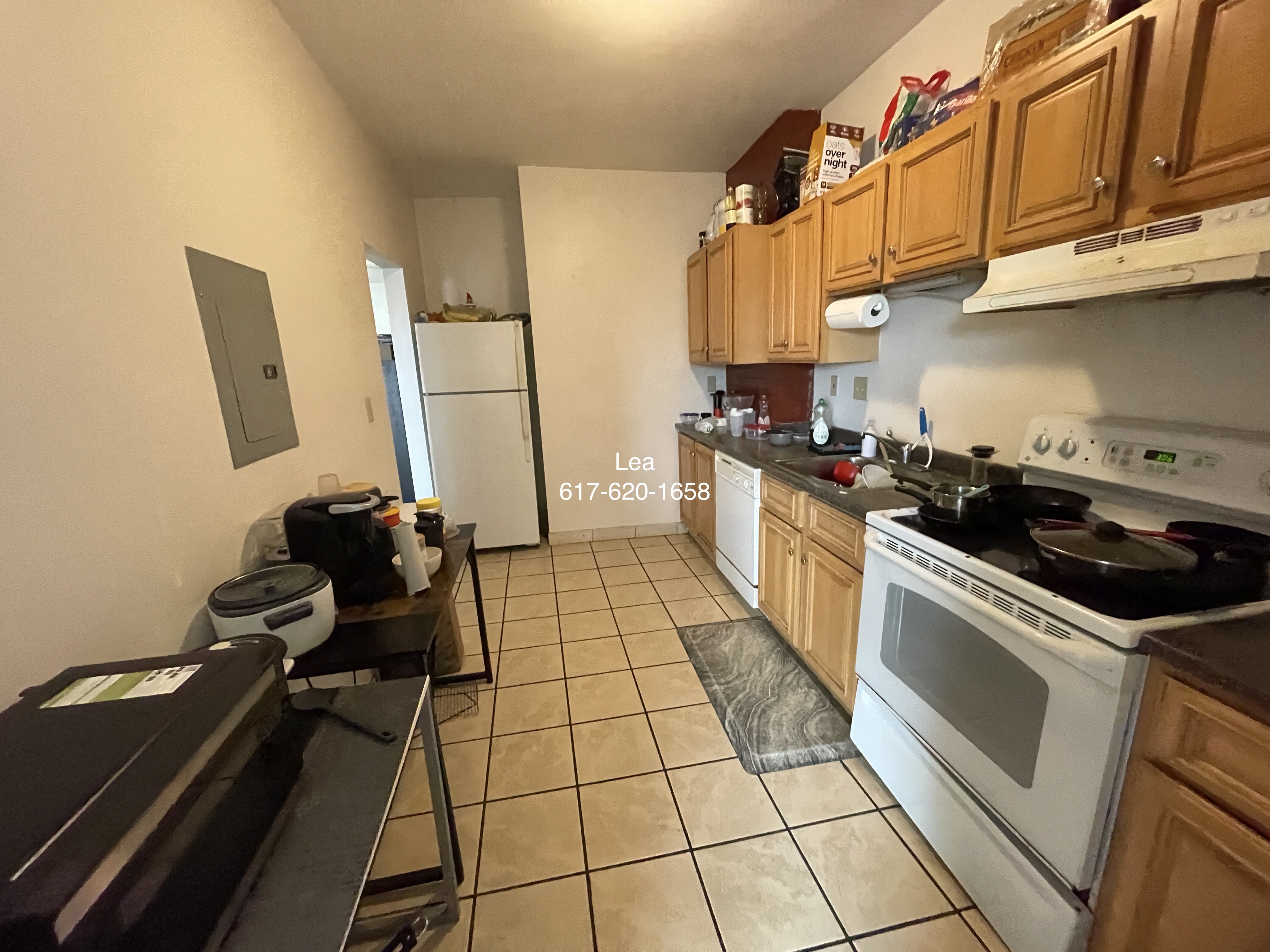 5 bed, 2 bath apartment for rent at 37 Egremont Rd Unit 5, Brighton — photo 4 of 18