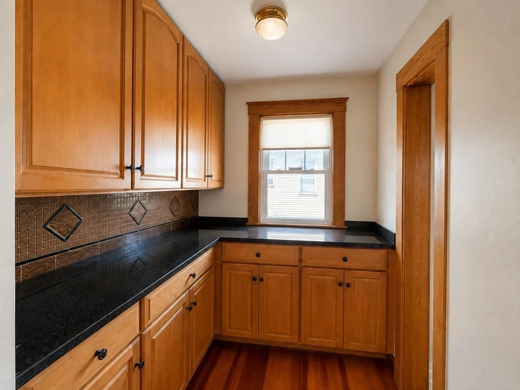 2 bed, 1 bath apartment for rent at 37 Euclid Unit 2, Quincy — photo 3 of 4