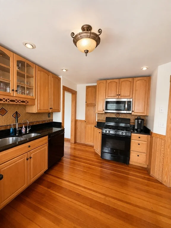 2 bed, 1 bath apartment for rent at 37 Euclid Unit 2, Quincy — photo 2 of 4