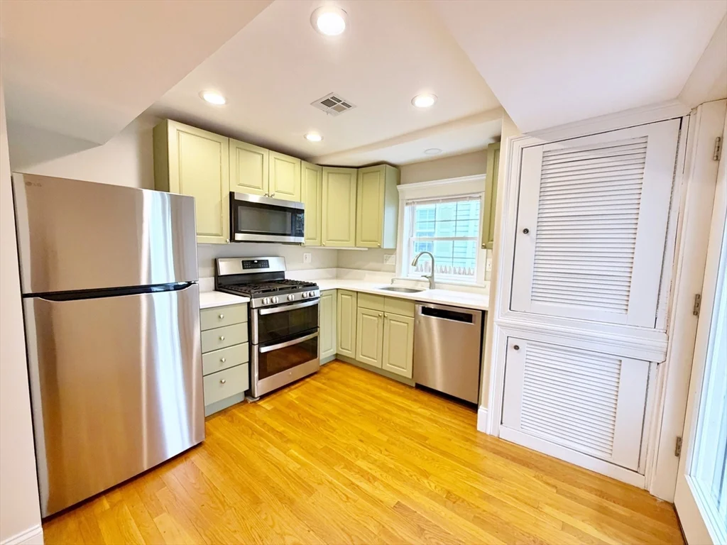 2 bed, 2 bath apartment for rent at 37 Fenton St Unit 1, Dorchester — photo 6 of 19