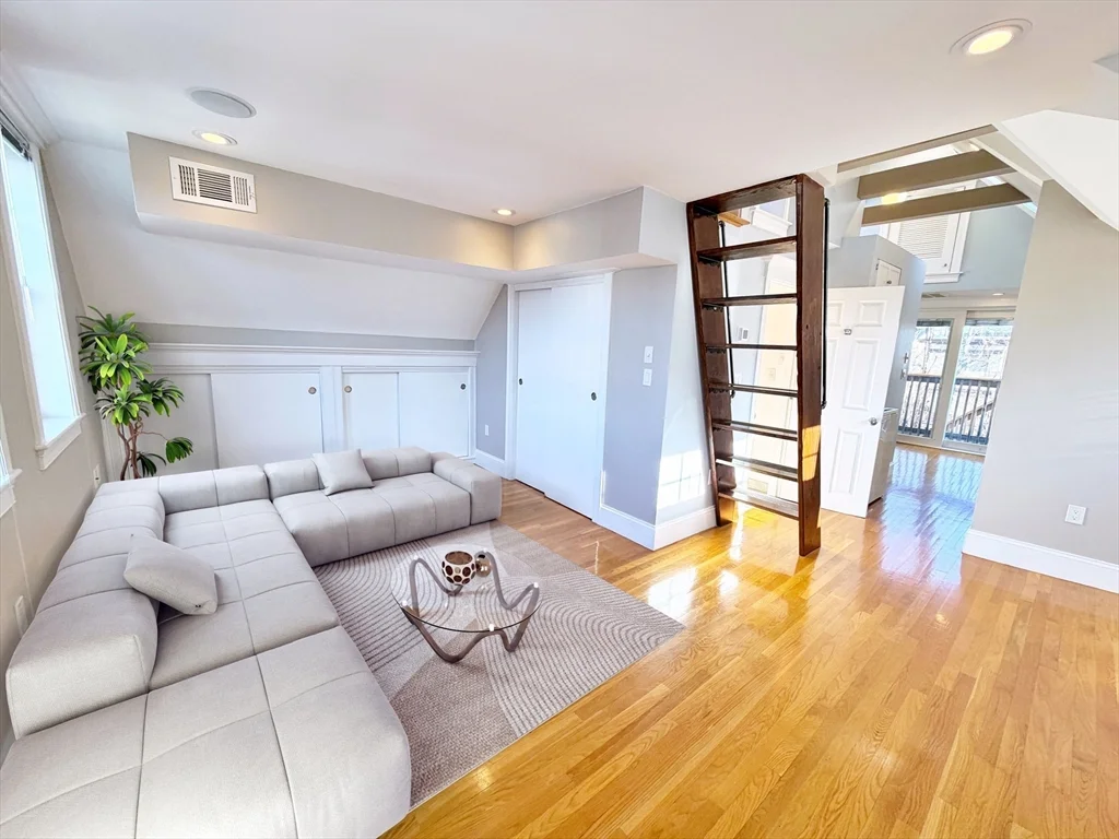 1 bed, 1 bath apartment for rent at 37 Fenton St Unit 3, Dorchester — photo 2 of 17