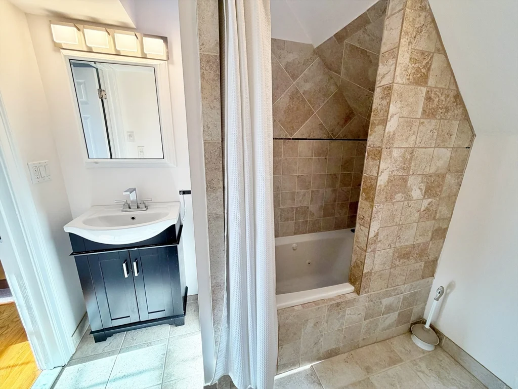1 bed, 1 bath apartment for rent at 37 Fenton St Unit 3, Dorchester — photo 8 of 17