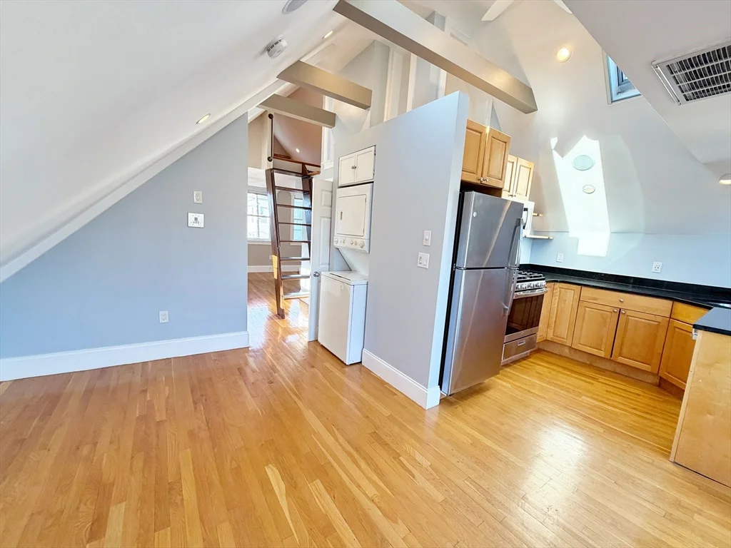 1 bed, 1 bath apartment for rent at 37 Fenton St Unit 3, Dorchester — photo 6 of 17