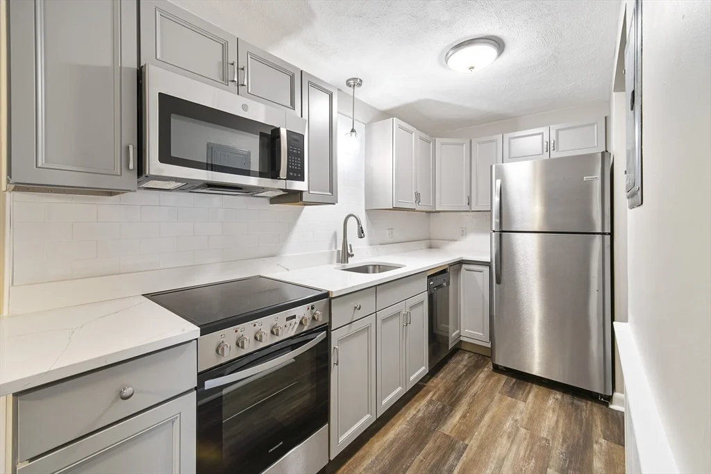 2 bed, 1 bath apartment for rent at 37 Fountain Ln Unit 5, Weymouth