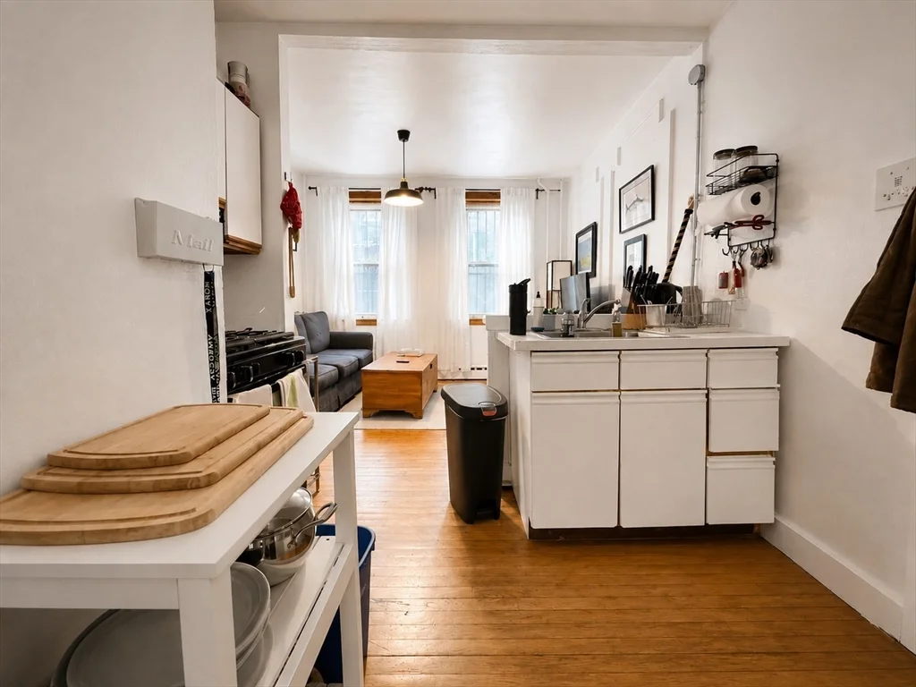 1 bed, 1 bath apartment for rent at 37 Garden St Unit 2, Beacon Hill — photo 6 of 10