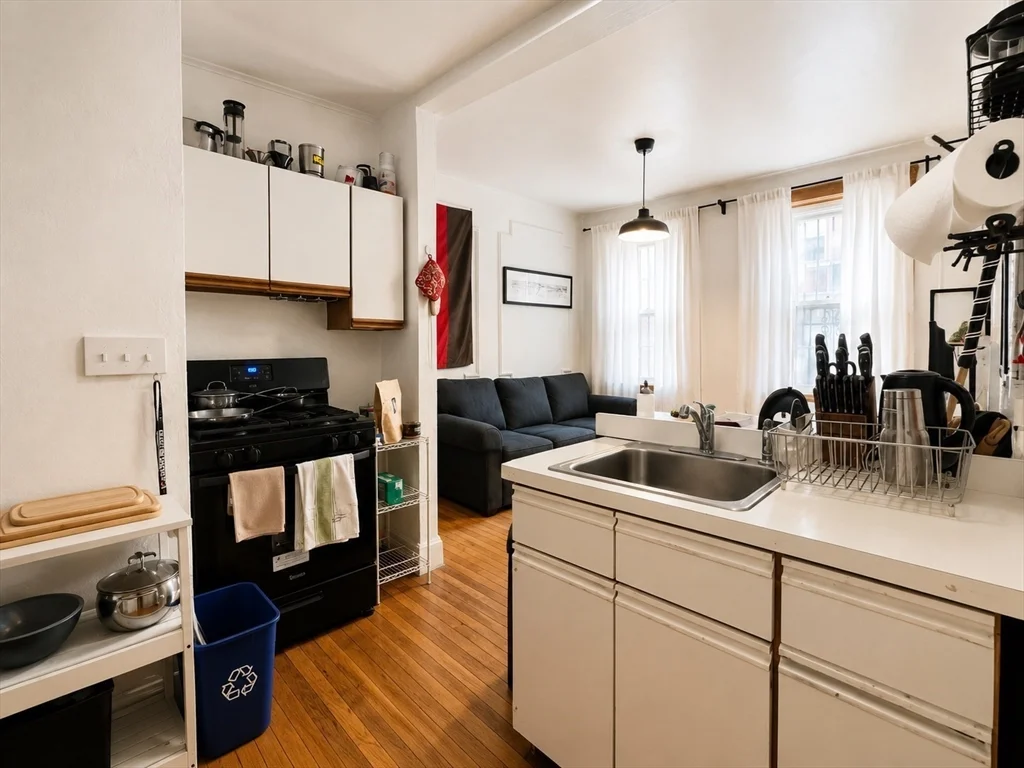 1 bed, 1 bath apartment for rent at 37 Garden St Unit 2, Beacon Hill — photo 5 of 10