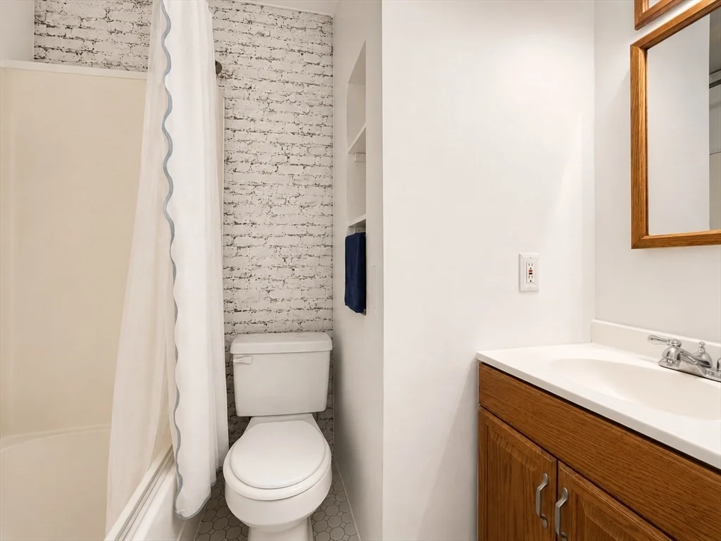 1 bed, 1 bath apartment for rent at 37 Garden St Unit 2, Beacon Hill — photo 9 of 10