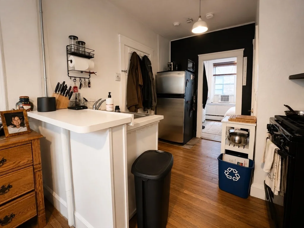 1 bed, 1 bath apartment for rent at 37 Garden St Unit 2, Beacon Hill — photo 4 of 10