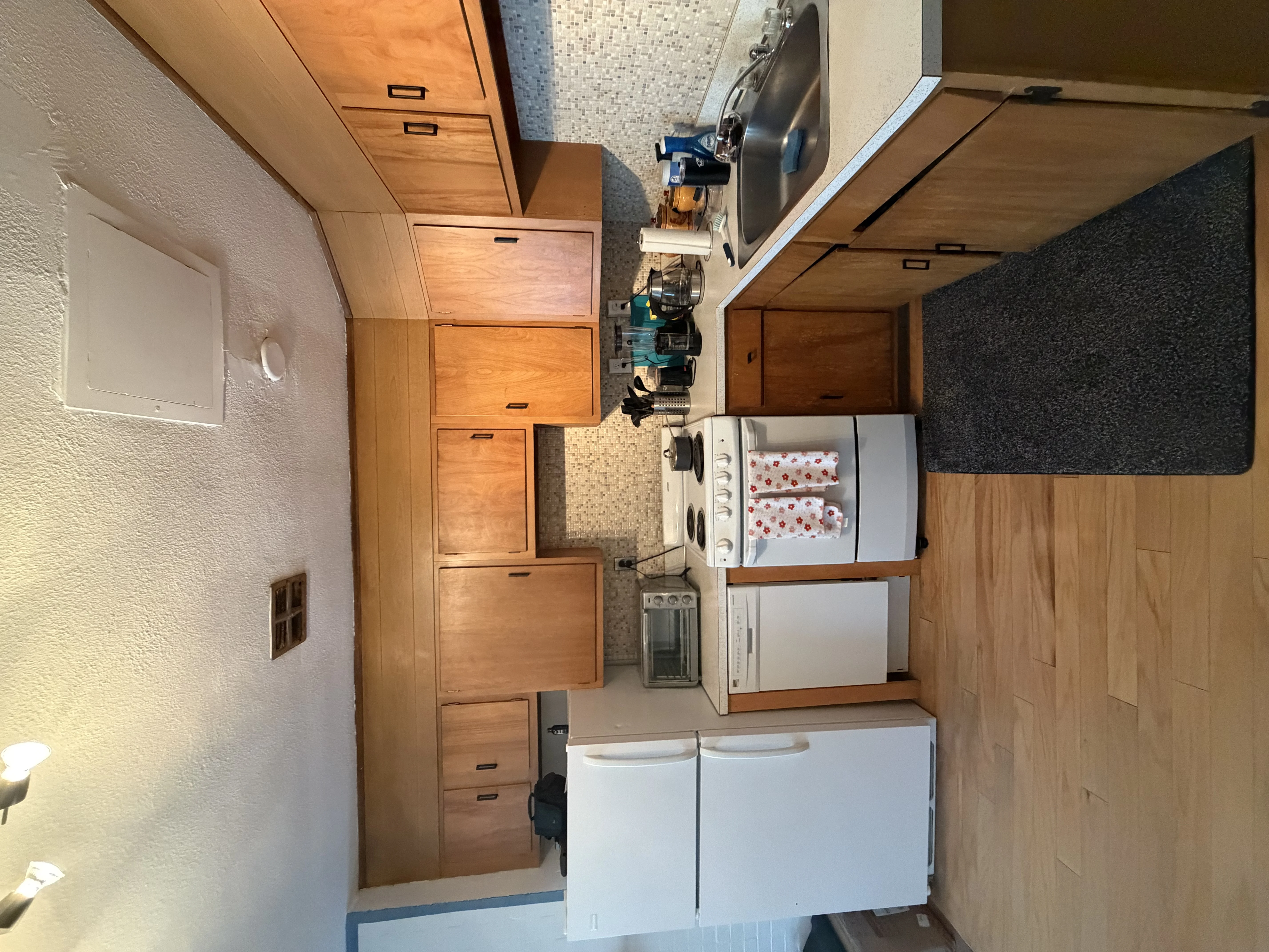 1 bed, 1 bath apartment for rent at 37 Garrison Rd Unit A, Washington Square — photo 3 of 6