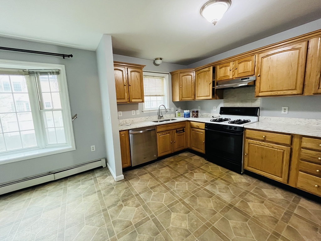 2 bed, 1 bath apartment for rent at 37 Glen Ave Unit 12, Chelmsford — photo 3 of 13