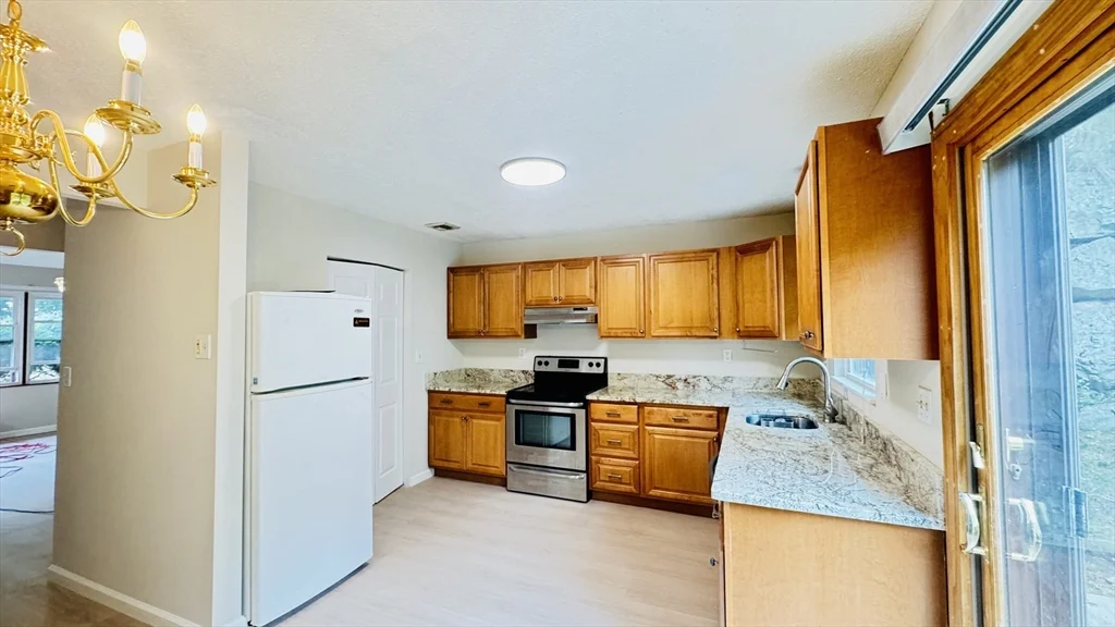 2 bed, 1 bath apartment for rent at 37 Goodwin Ave Unit 37, Forestdale — photo 5 of 32