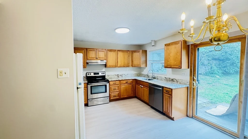 2 bed, 1 bath apartment for rent at 37 Goodwin Ave Unit 37, Forestdale — photo 4 of 32