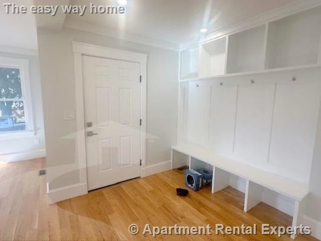 4 bed, 3 bath apartment for rent at 37 Governor Winthrop Rd, Ten Hills — photo 5 of 27