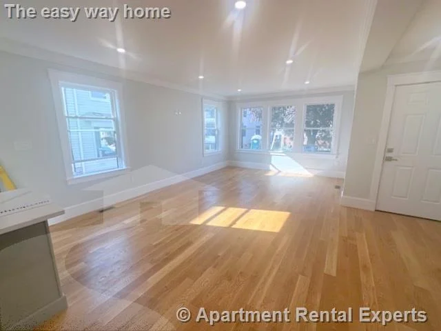 4 bed, 3 bath apartment for rent at 37 Governor Winthrop Rd, Ten Hills — photo 3 of 27