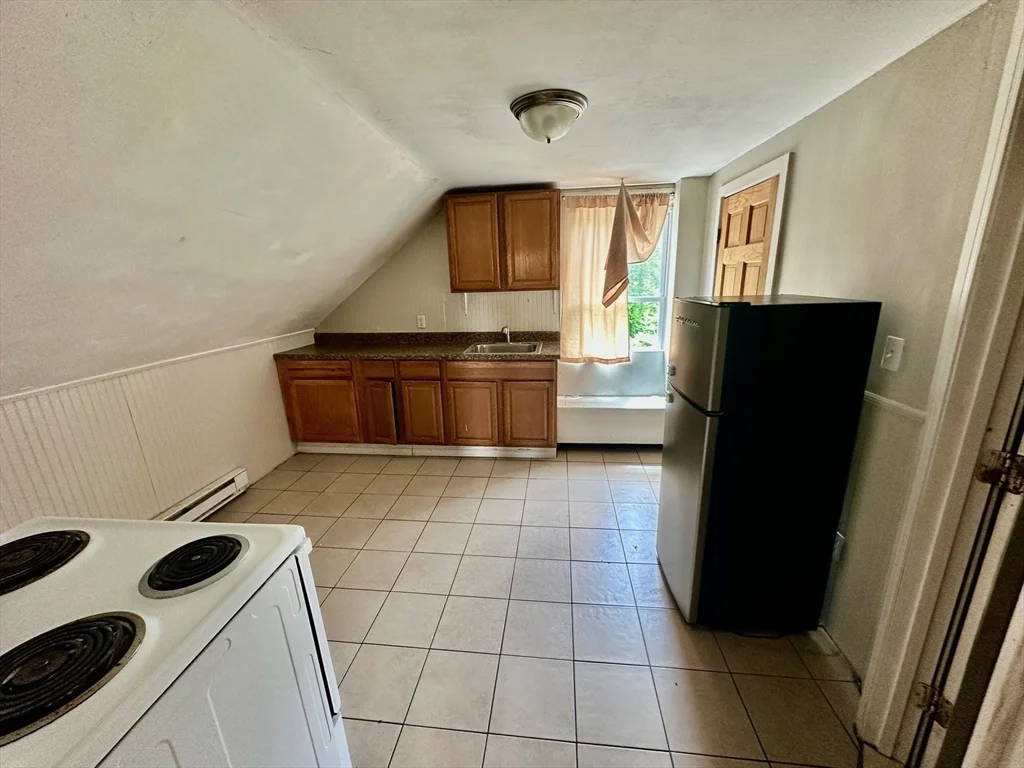 2 bed, 1 bath apartment for rent at 37 Hale St Unit 3, Bridgewater — photo 5 of 5