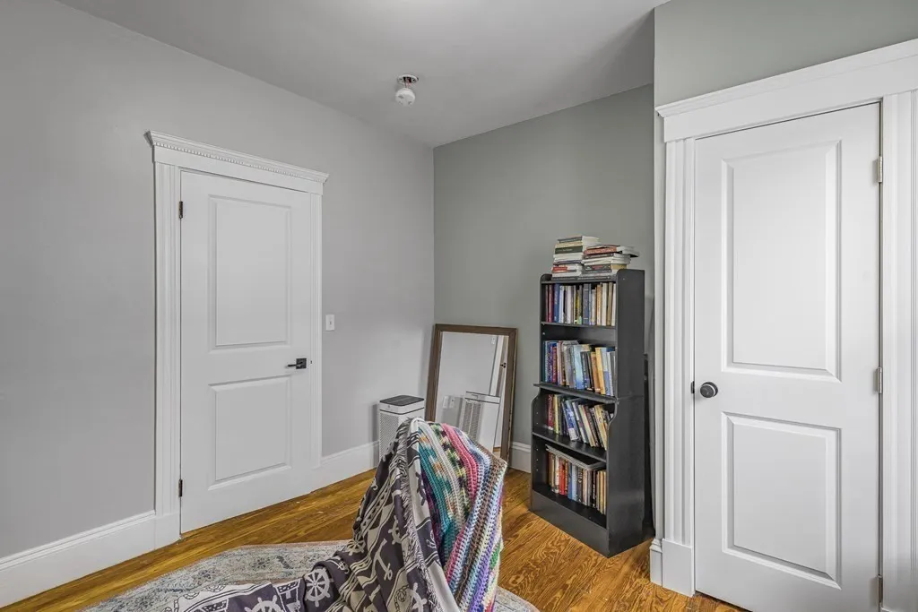 4 bed, 1 bath apartment for rent at 37 Harbor View Unit 3, Dorchester — photo 8 of 17