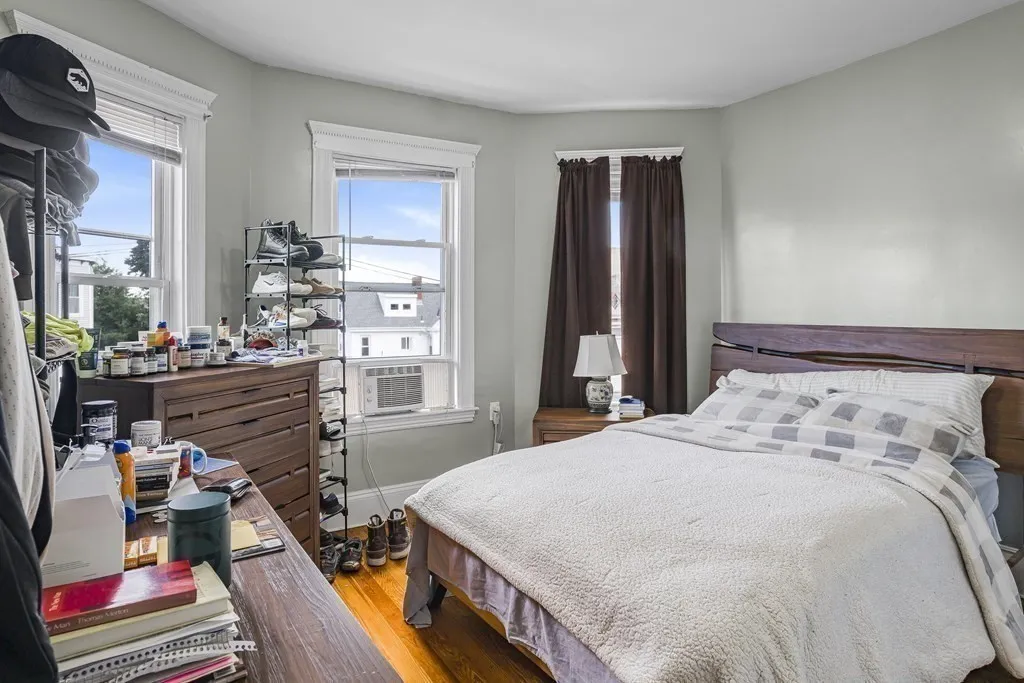 4 bed, 1 bath apartment for rent at 37 Harbor View Unit 3, Dorchester — photo 11 of 17
