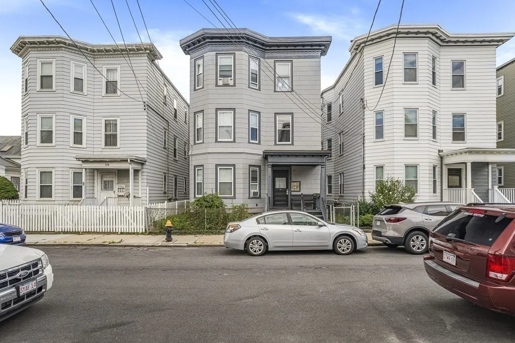 4 bed, 1 bath apartment for rent at 37 Harbor View Unit 3, Dorchester — photo 16 of 17