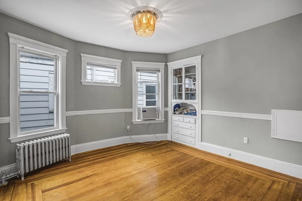 4 bed, 1 bath apartment for rent at 37 Harbor View Unit 3, Dorchester — photo 6 of 17