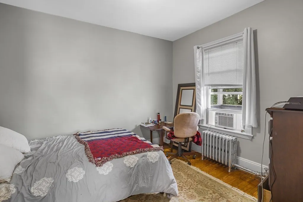 4 bed, 1 bath apartment for rent at 37 Harbor View Unit 3, Dorchester — photo 12 of 17