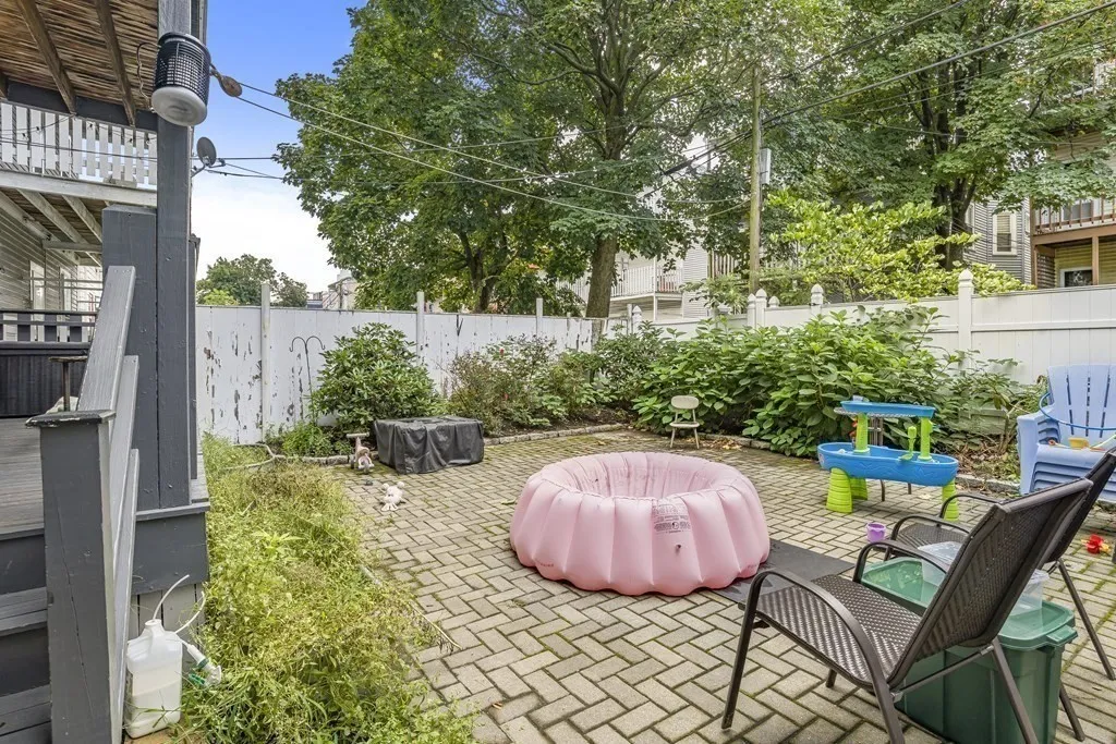 4 bed, 1 bath apartment for rent at 37 Harbor View Unit 3, Dorchester — photo 15 of 17