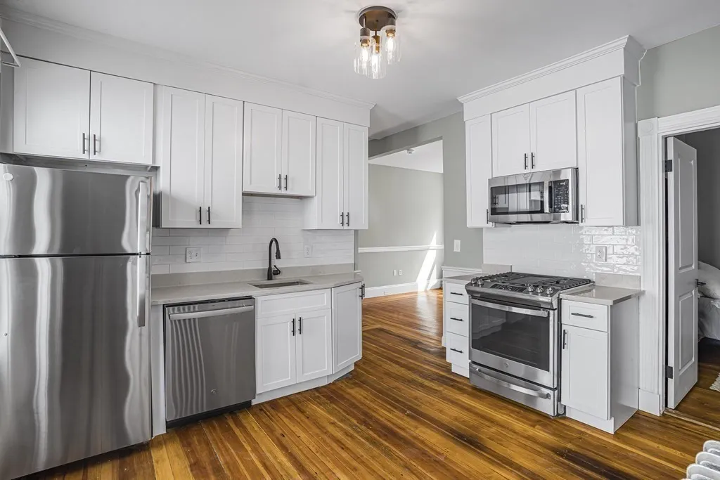 4 bed, 1 bath apartment for rent at 37 Harbor View Unit 3, Dorchester — photo 1 of 17