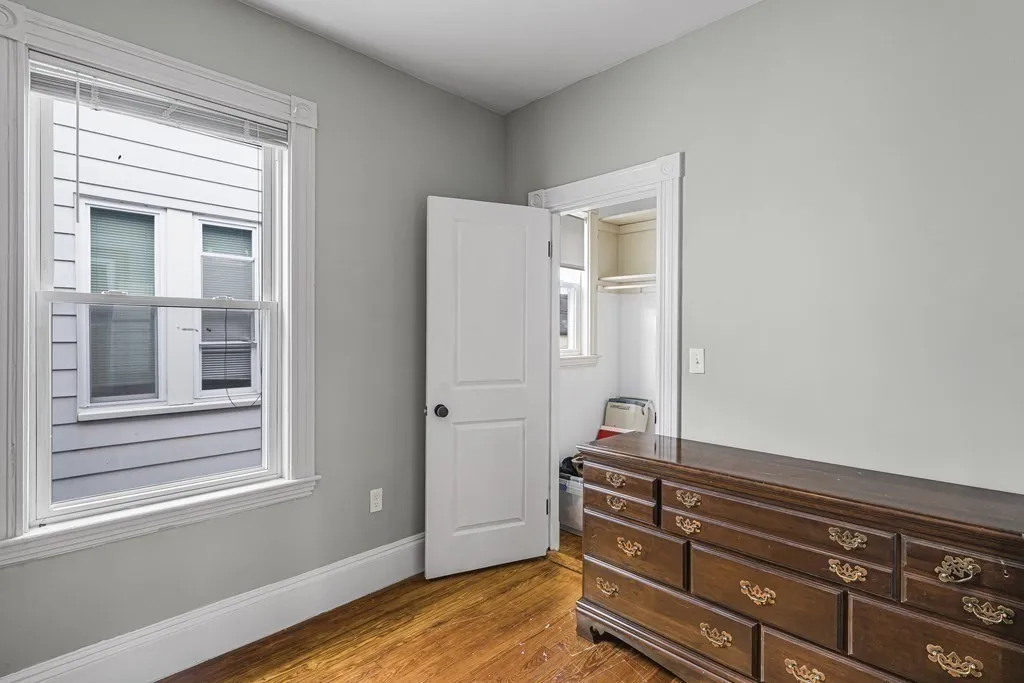 4 bed, 1 bath apartment for rent at 37 Harbor View Unit 3, Dorchester — photo 10 of 17