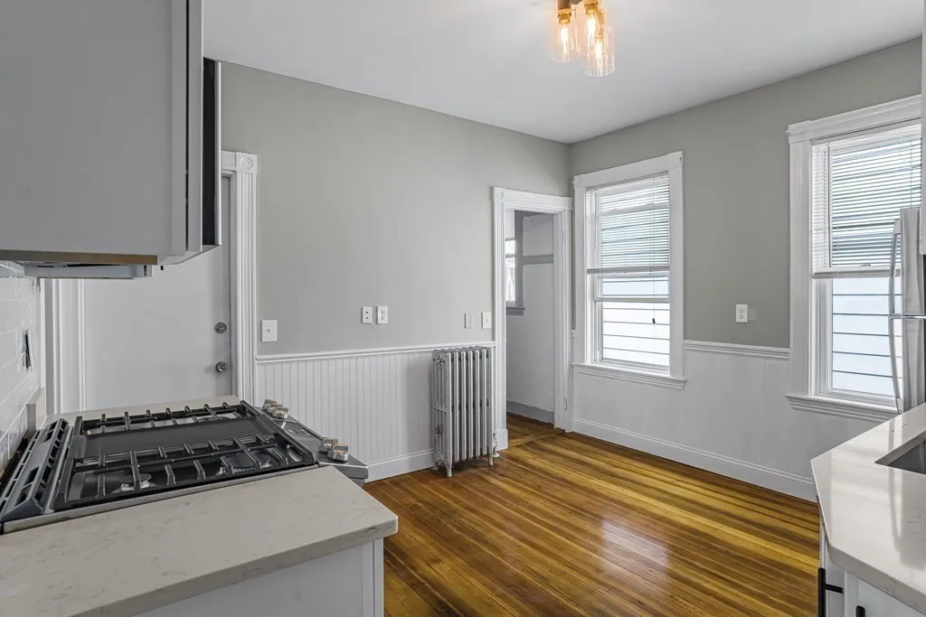 4 bed, 1 bath apartment for rent at 37 Harbor View Unit 3, Dorchester — photo 4 of 17