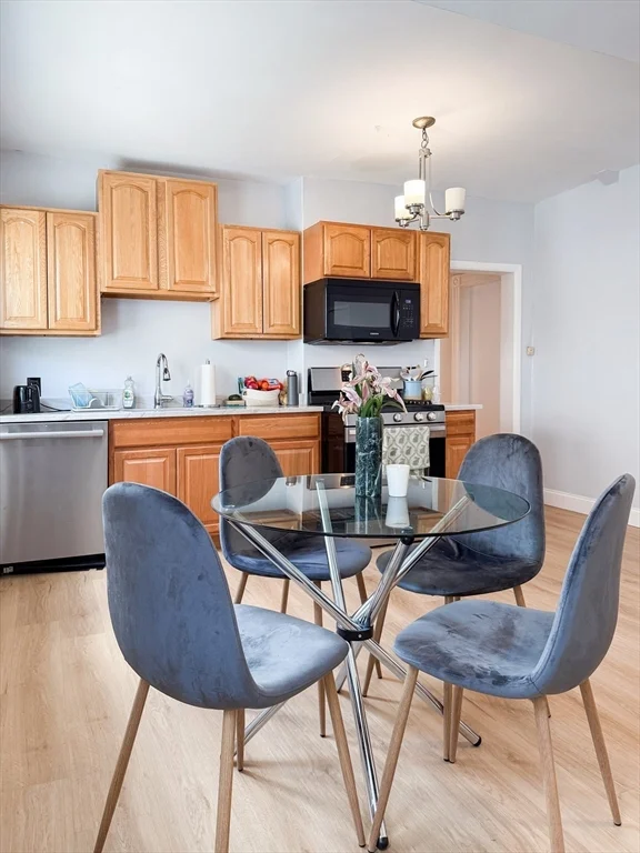 4 bed, 2 bath apartment for rent at 37 Harvard Ave Unit 37, Harvard Avenue — photo 2 of 12