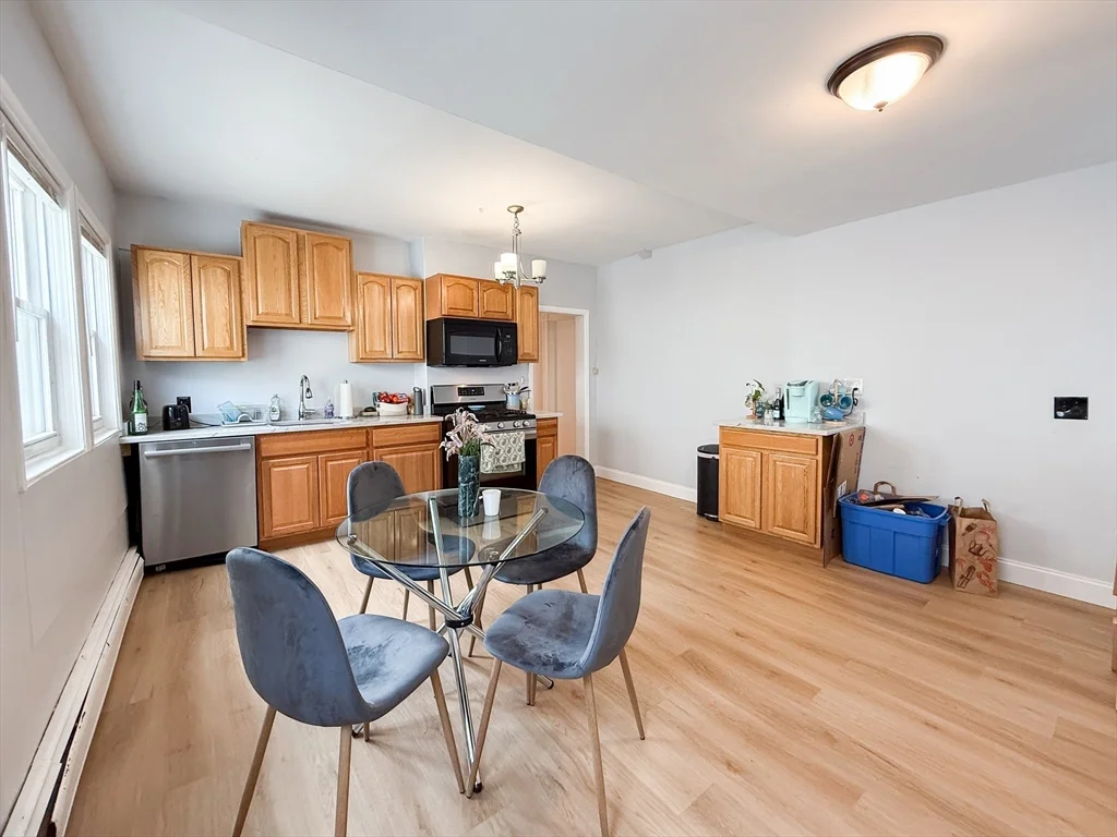 4 bed, 2 bath apartment for rent at 37 Harvard Ave Unit 37, Harvard Avenue — photo 3 of 12