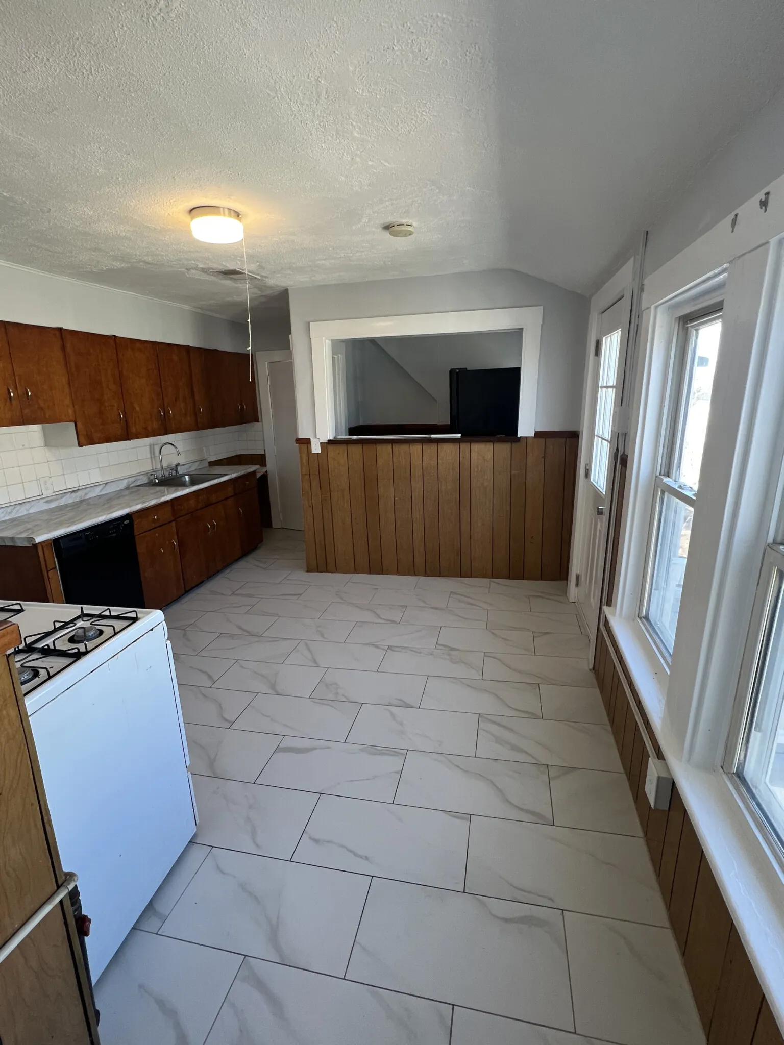 3 bed, 1 bath apartment for rent at 37 Herrod Ave Unit 3, Brockton — photo 6 of 13