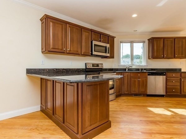 3 bed, 2 bath apartment for rent at 37 Hiawatha Ave, Waltham — photo 5 of 31