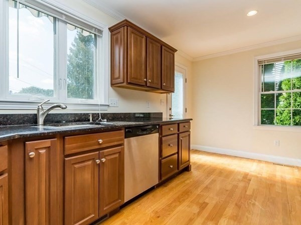 3 bed, 2 bath apartment for rent at 37 Hiawatha Ave, Waltham — photo 7 of 31